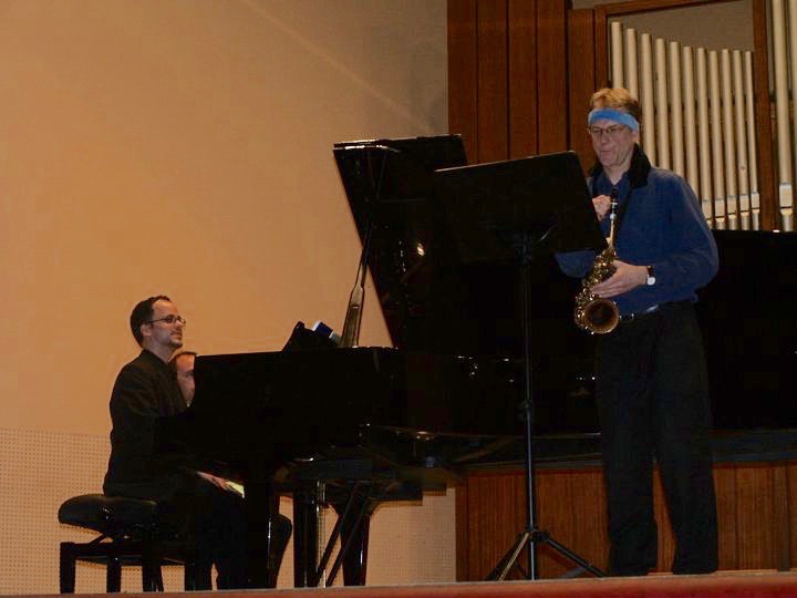 Concierto con Arno, tocando mi sonata para saxo alto y piano (1).jpg